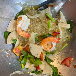 ยำวุ้นเส้นกุ้ง กุ้งตัวใหญ่