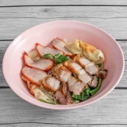 เกีี๊ยวหมูแดงหมูกรอบ