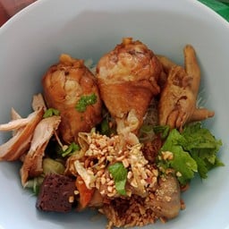 ก๋วยเตี๋ยวไก่มะระ แยกสะปุ๋ง