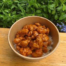 ข้าวเนื้อไก่ทอดซอส กระเทียม