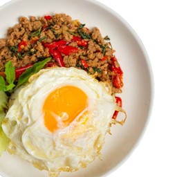 ข้าวกะเพราหมูสับไข่ดาว