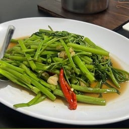ผักบุ้งไฟแดง Stir-fried morning glory