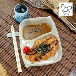 ข้าวแกงกระหรี่ไก่ทอด (ไก่ 100 กรัม)