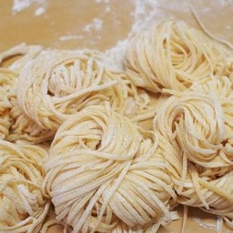 บะหมี่สดลวก (1 ก้อน)