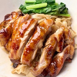 ข้าวไก่ย่างซีอิ๊วฮ่องกง (รวมไข่ดาว)