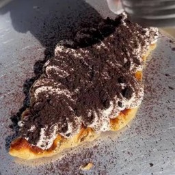 Whip Cream Oreo Crumble Croffle (วิปครีมโอรีโอ้ครัมเบิ้ลครอฟเฟิล)