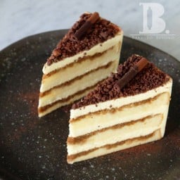 Tiramisu Cake