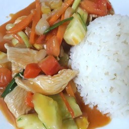 ผัดเปรี้ยวหวานราดข้าว