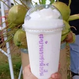 มะพร้าวนมสดปั่น