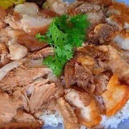 ข้าวขาหมู-หมูกรอบ