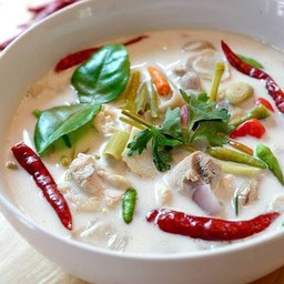 ต้มข่าไก่(อาหารนานาชาติ)