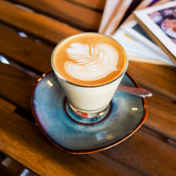 กาแฟลาเต้ร้อน