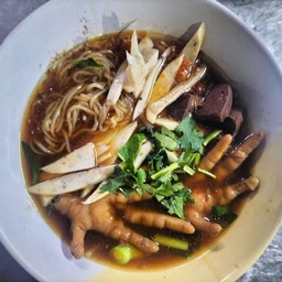 ก๋วยจั๊บหมูยอ+ตีนไก่