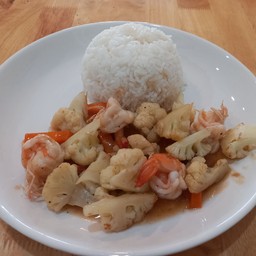 ผัดดอกกะหล่ำกุ้งราดข้าว