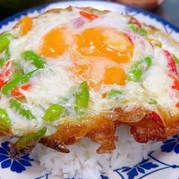 ข้าวไข่ดาวพริกสด