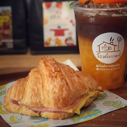 อเมริกาโน่ส้มเย็น + ครัวซองต์แฮมชีส