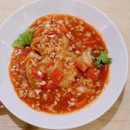 ก๋วยเตี๋ยวซอสแดงไก่สับ