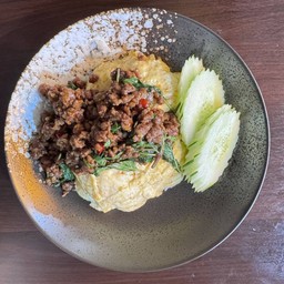 ข้าวไข่ข้นกะเพราเนื้อสับ