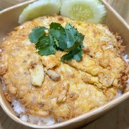 ไข่เจียวหมูสับราดข้าว