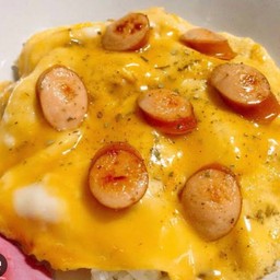 ข้าวไข่ข้นไส้กรอก