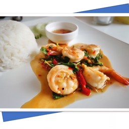 กระเพากุ้ง/ปลาหมึก