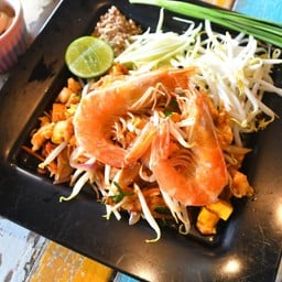 ผัดไทกุ้งสด