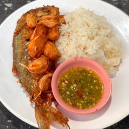 ข้าวปลาทูทอดกระเทียม