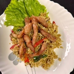 ข้าวผัดแกงเขียวหวานหมูทอด