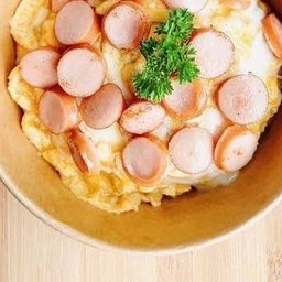 ข้าวไข่ข้นไส้กรอก