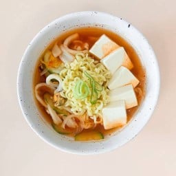 88 กุกซูจิบ (ร้านก๋วยเตี๋ยวเกาหลี) 88 KOREAN NOODLES (สำโรงเหนือ)