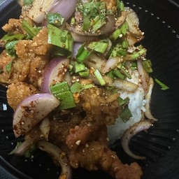 ข้าวยำไก่ กรอบแซ่บ