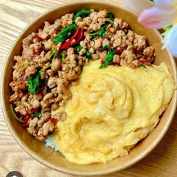 ข้าวไข่ข้นกะเพรา