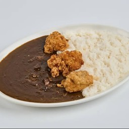 ข้าวหน้าแกงกะหรี่หมูชาชู พิเศษ ไก่คาราอาเกะ