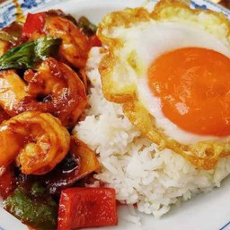 ข้าวผัดพริกเผากุ้ง