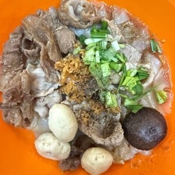 นักต้มตุ๋นก๋วยเตี๋ยวไก่ตุ๋นหมูตุ๋น กม.8