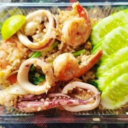 ข้าวผัดหมึกกุ้ง