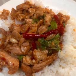 ข้าวกระเพราหมูชิ้น