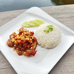 ข้าวซี่โครงอ่อนทอดกระเทียม