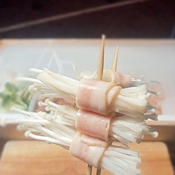 สามชั้นไก่พันเห็ดเข็มทอง