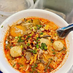 ก๋วยเตี๋ยวหมูต้มยำน้ำข้น