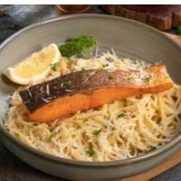 สปาเก็ตตี้คาโบนาร่าแชลมอน