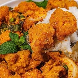 ร้านคุณแม่ข้าวกระเพราไข่ข้น อาหารอีสาน มีเครื่องดื่ม ศาลายา