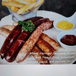 ไส้กรอกนำเข้าคละชนิด เสิร์ฟพร้อมเฟรนซ์ฟรายส์ ซอสฮาริสซ่าอละซอสมัสตาร์ด