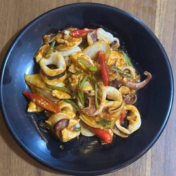 ปลาหมึกผัดไข่เค็ม
