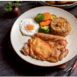 ข้าวผัดมันเนื้อไก่ย่างอเมริกัน