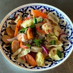 ยำวุ้นเส้น - ยำมาม่า