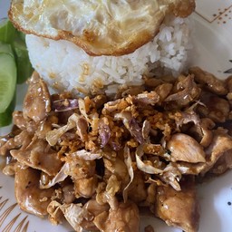 ข้าวหมูกระเทียม