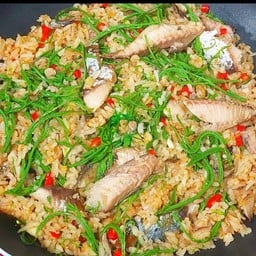 ข้าวผัดปลาทูชะอม (เมนูแนะนำ)