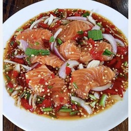 ยำแซลมอน 100g