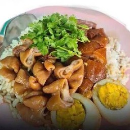 ข้าวขาหมู เนื้อ หนัง ไข่ ไส้